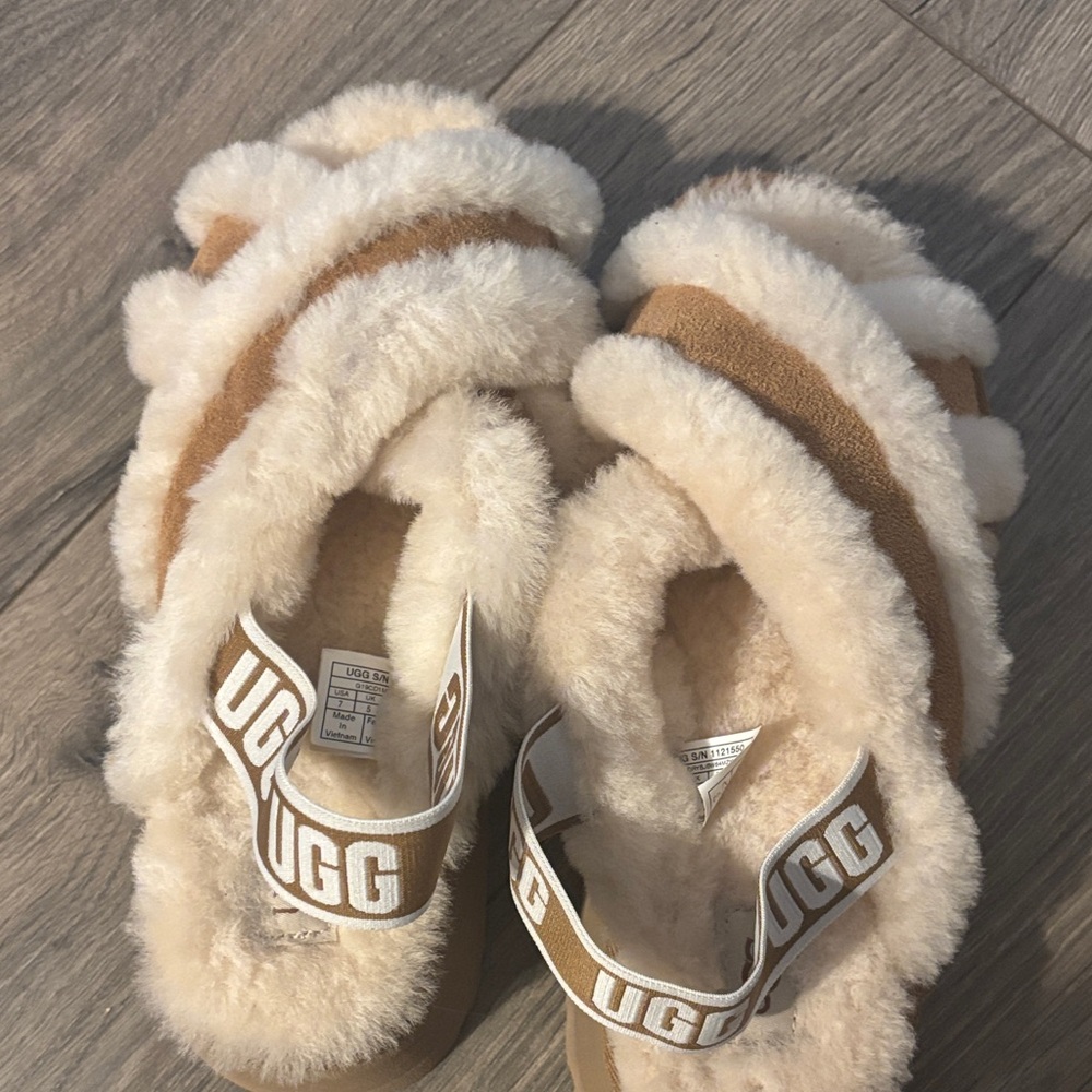 UGG Women's Fluffy Cream and Brown Slippers
